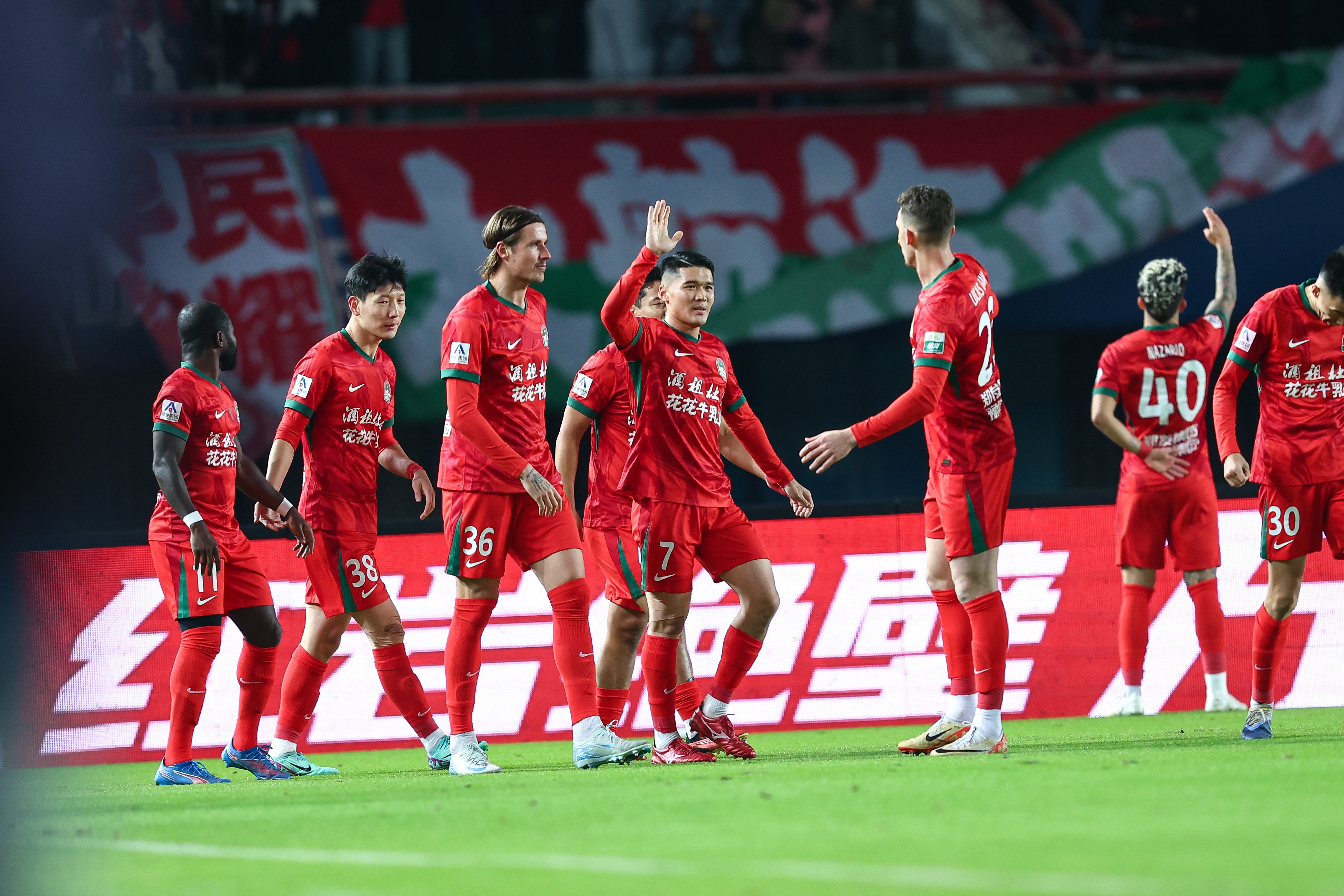 豫媒：河南队敢拼的精神永不落幕，获足协杯亚军为河南增光添彩